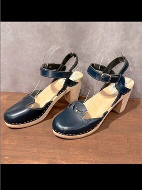Maguba Navy wooden leather clog heels size 40 / US 10